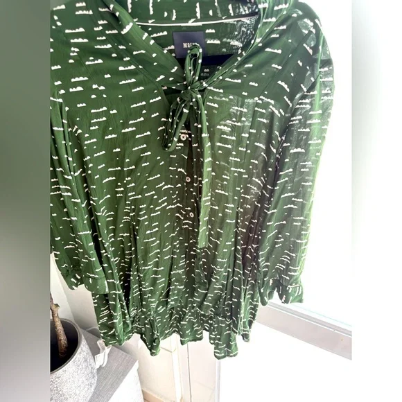 Bundle 2 for $30: Anthropologie Green Women's Top. Size Small. - Picture 2 of 5